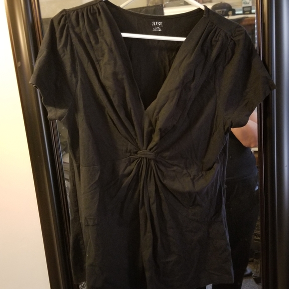 Black low V-neck top - Picture 2 of 4